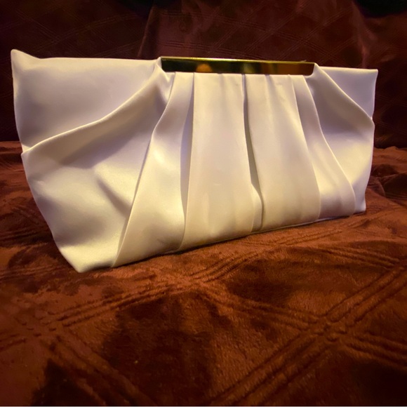 Clutch evening bag, white, pleated satin, with silver chain shoulder strap. - Picture 1 of 2